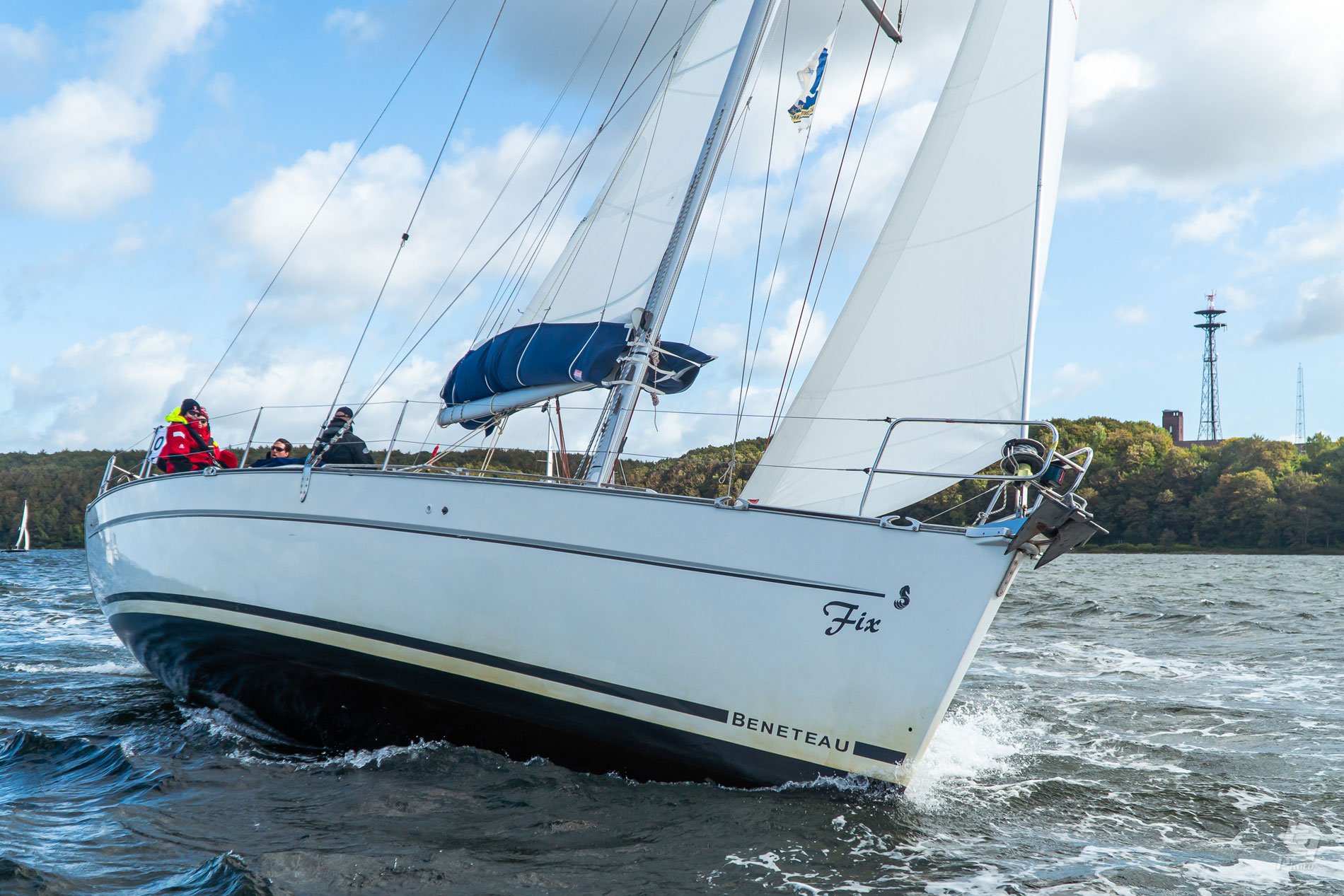 Segelyacht Fix des Segel-Centers Frankfurt im Wasser